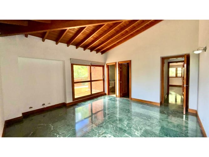 Casa de 3 alcobas en venta en La Calera, Medellín, 579 m² · foto 18 de 24
