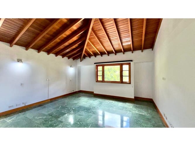 Casa de 3 alcobas en venta en La Calera, Medellín, 579 m² · foto 20 de 24