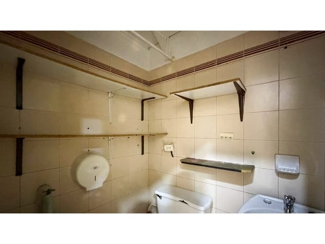 Local en venta en El Poblado, Medellín, 42 m² · foto 6 de 7