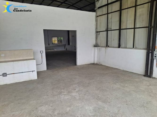 Bodega en arriendo en Guayaquil, Medellín, 176 m² · foto 2 de 8