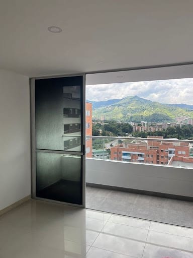 Apartamento de 3 alcobas en arriendo en Prados De Sabaneta, Sabaneta, 86 m² · foto 3 de 8