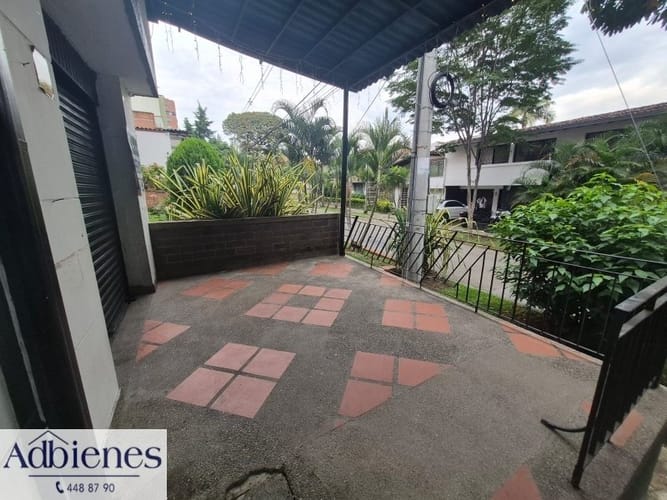 Local en arriendo en La Castellana, Medellín, 18 m² · foto 6 de 8