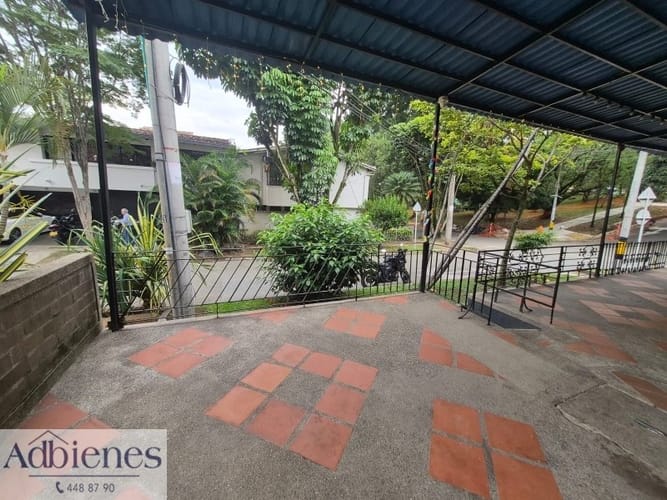 Local en arriendo en La Castellana, Medellín, 18 m² · foto 8 de 8