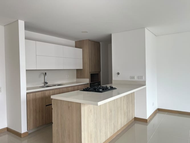 Apartamento de 2 alcobas en arriendo en Loma El Atravesado, Envigado, 85 m² · foto 2 de 15