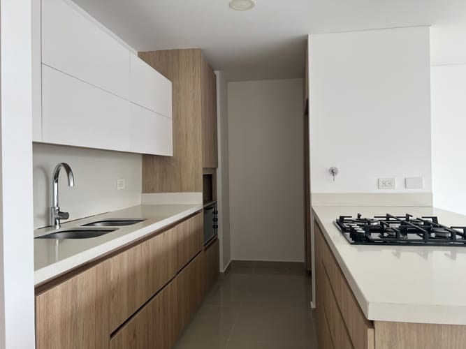 Apartamento de 2 alcobas en arriendo en Loma El Atravesado, Envigado, 85 m² · foto 3 de 15