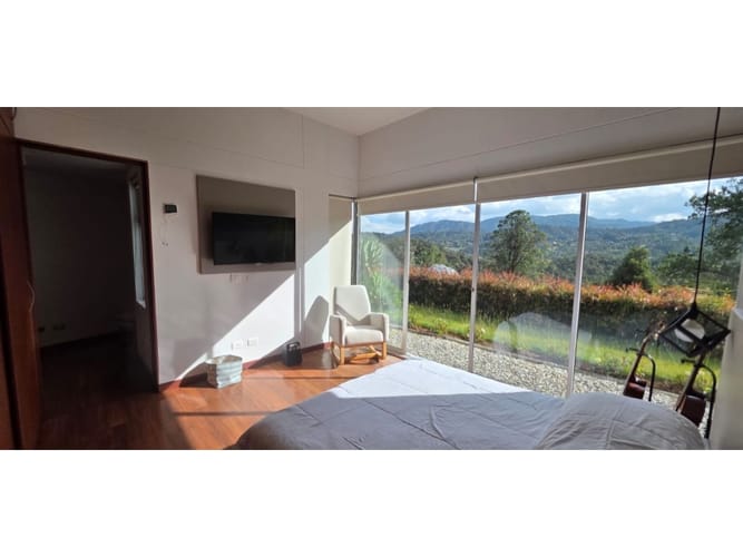 Casa de 3 alcobas en arriendo en El Campestre, Medellín, 240 m² · foto 5 de 24