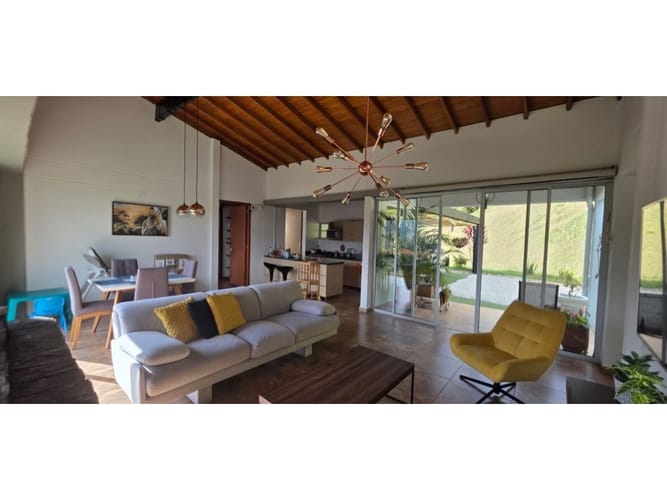 Casa de 3 alcobas en arriendo en El Campestre, Medellín, 240 m² · foto 9 de 24