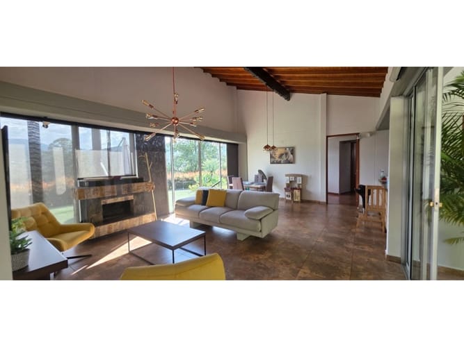 Casa de 3 alcobas en arriendo en El Campestre, Medellín, 240 m² · foto 10 de 24