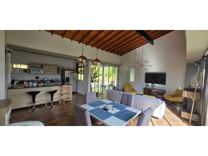 Casa de 3 alcobas en arriendo en El Campestre, Medellín, 240 m² · foto 13 de 24