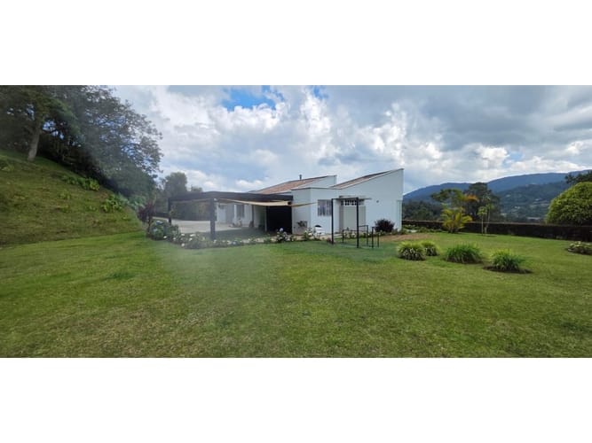 Casa de 3 alcobas en arriendo en El Campestre, Medellín, 240 m² · foto 18 de 24