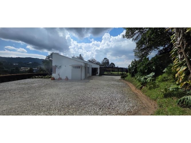Casa de 3 alcobas en arriendo en El Campestre, Medellín, 240 m² · foto 21 de 24