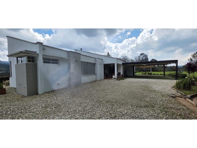 Casa de 3 alcobas en arriendo en El Campestre, Medellín, 240 m² · foto 22 de 24