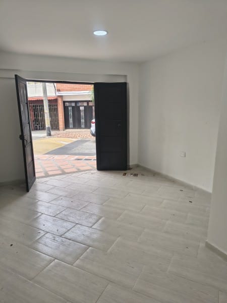 Local en arriendo en La Gloria, Medellín, 30 m² · foto 2 de 6