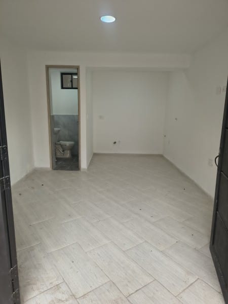 Local en arriendo en La Gloria, Medellín, 30 m² · foto 3 de 6