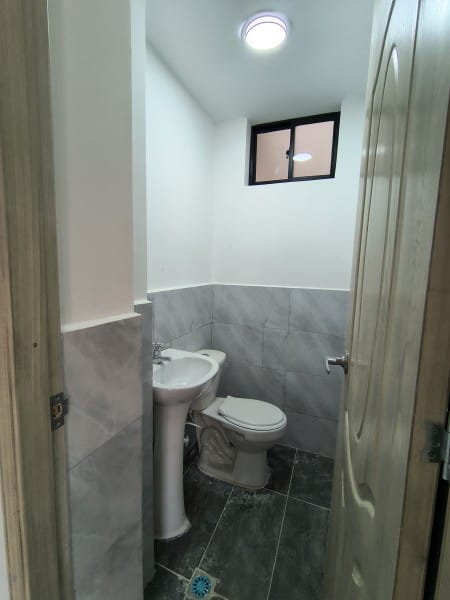 Local en arriendo en La Gloria, Medellín, 30 m² · foto 4 de 6
