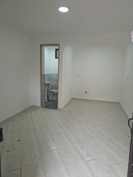 Local en arriendo en La Gloria, Medellín, 30 m² · foto 6 de 6