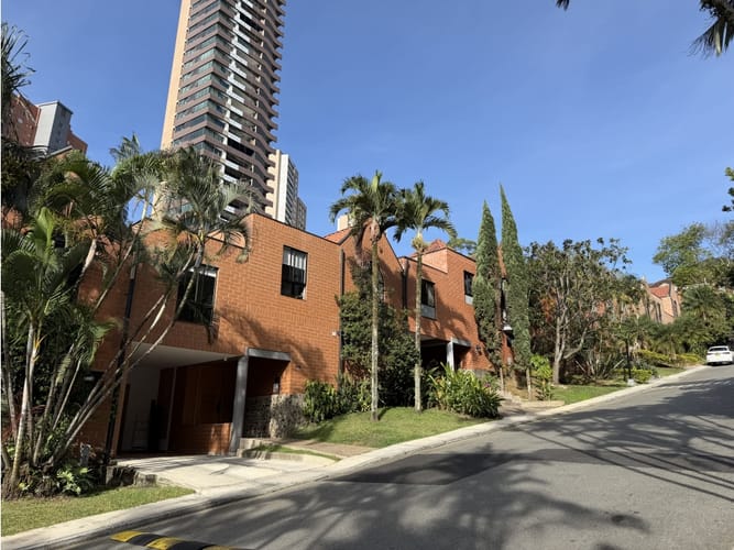 Casa de 3 alcobas en venta en San Lucas, Medellín, 220 m² · foto 4 de 24