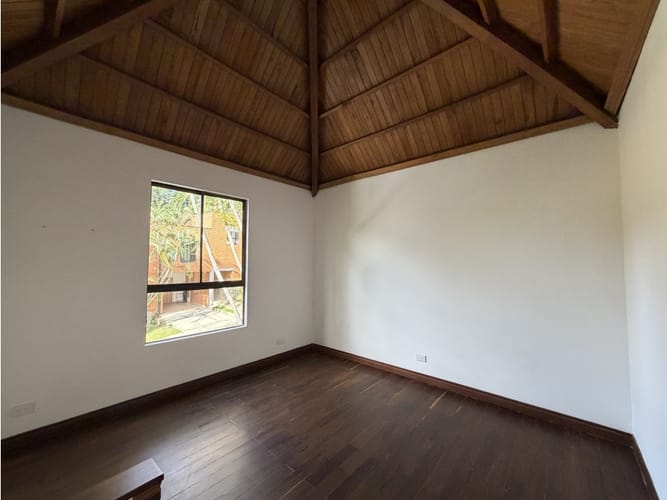 Casa de 3 alcobas en venta en San Lucas, Medellín, 220 m² · foto 20 de 24
