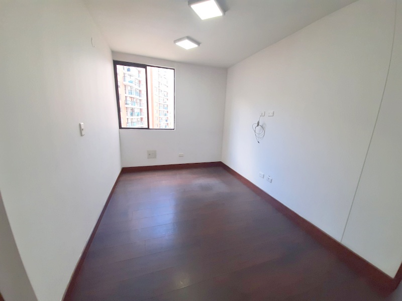 Apartamento en venta en Pontevedra, Bogotá · foto 8 de 18