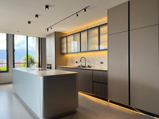 Apartamento de 3 alcobas en venta en El Poblado, Medellín, 245 m² · foto 7 de 17