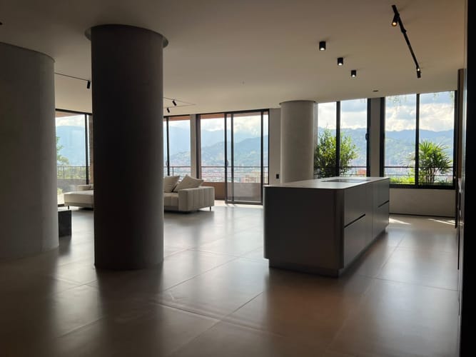 Apartamento de 3 alcobas en venta en El Poblado, Medellín, 245 m² · foto 9 de 17