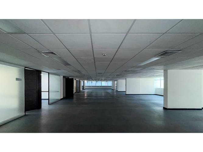 Oficina en venta en El Poblado, Medellín, 507 m² · foto 3 de 16