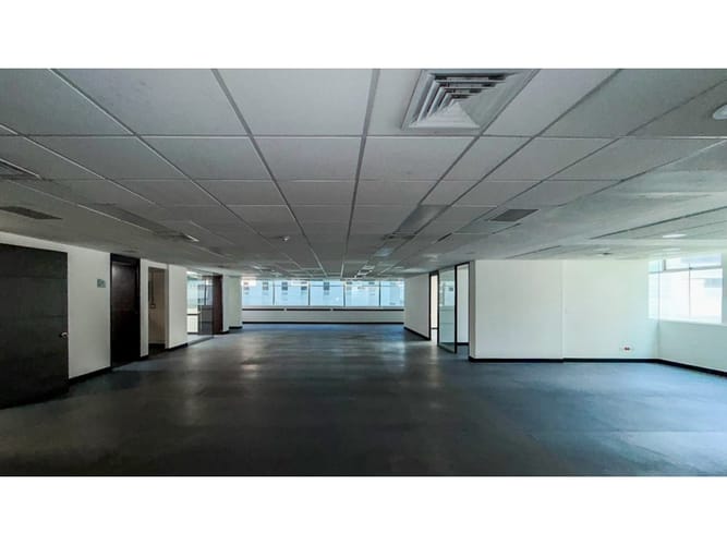 Oficina en venta en El Poblado, Medellín, 507 m² · foto 7 de 16