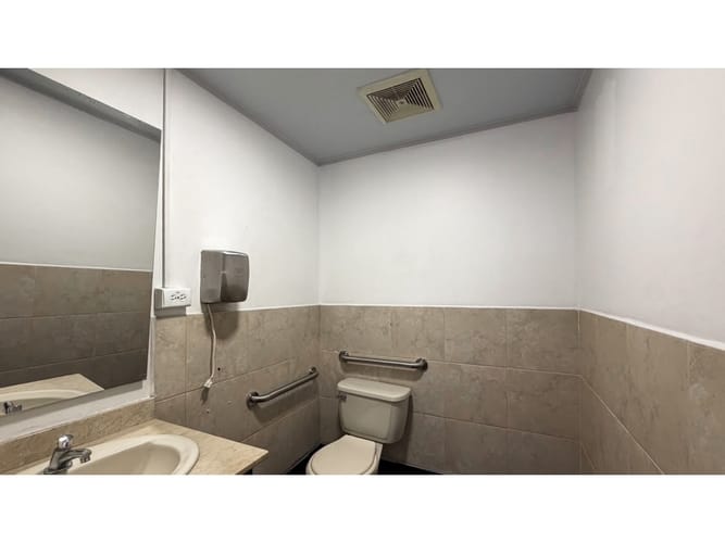 Oficina en venta en El Poblado, Medellín, 507 m² · foto 13 de 16
