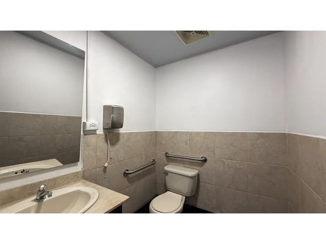 Oficina en venta en El Poblado, Medellín, 507 m² · foto 15 de 16
