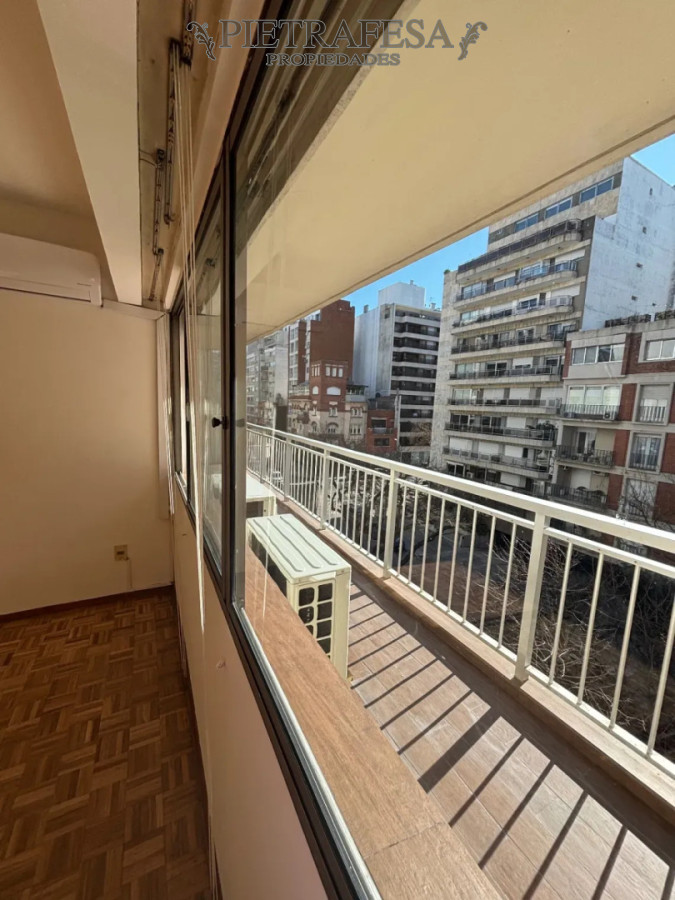 Apartamento en Pocitos, 2 dormitorios con garaje · Foto 2