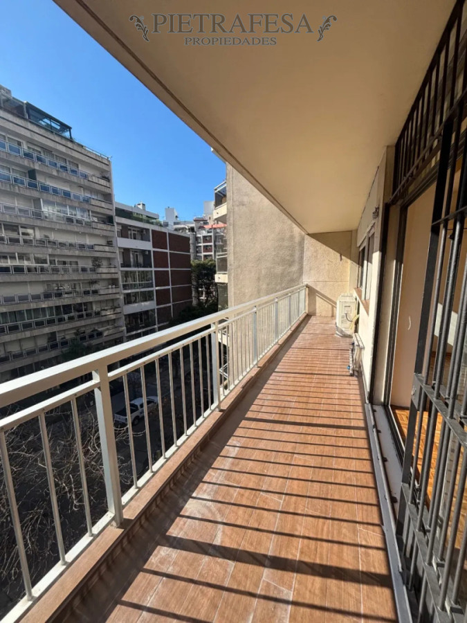 Apartamento en Pocitos, 2 dormitorios con garaje · Foto 3