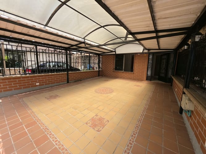 Casa de 3 alcobas en venta en Altamira, Palmira, 137 m² · foto 2 de 23