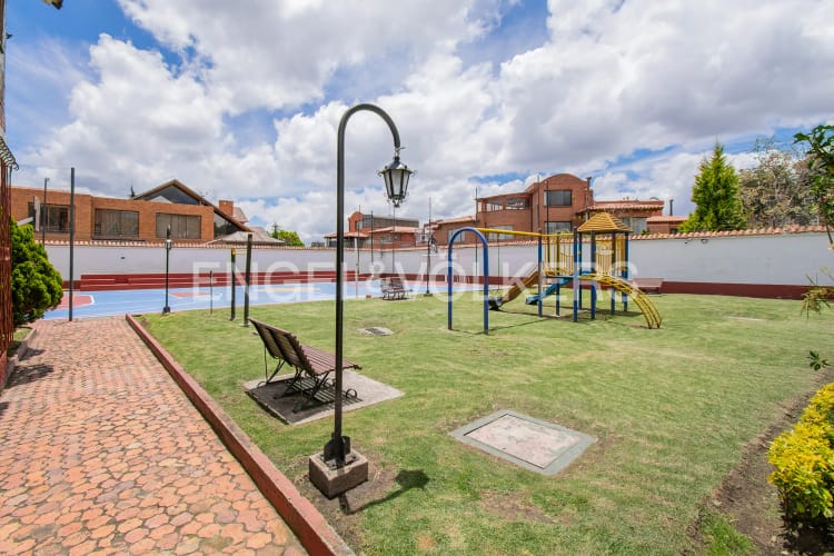 Casa de 4 alcobas en venta en San Jose De Bavaria, Bogotá, 170 m² · foto 20 de 20