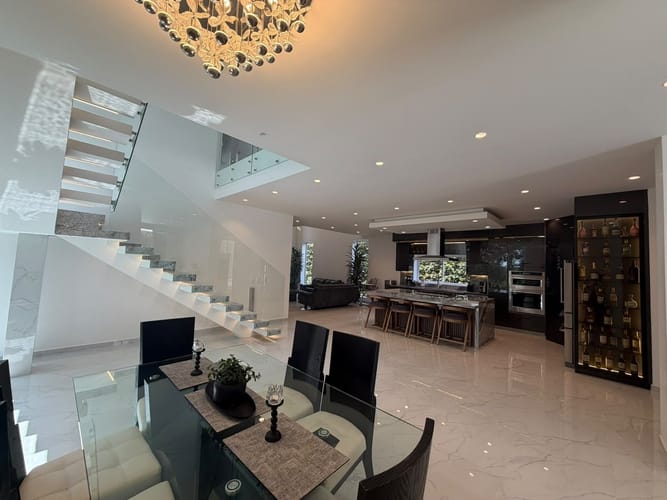 Casa de 5 alcobas en venta en Mampuesto, Rionegro, 390 m² · foto 2 de 20