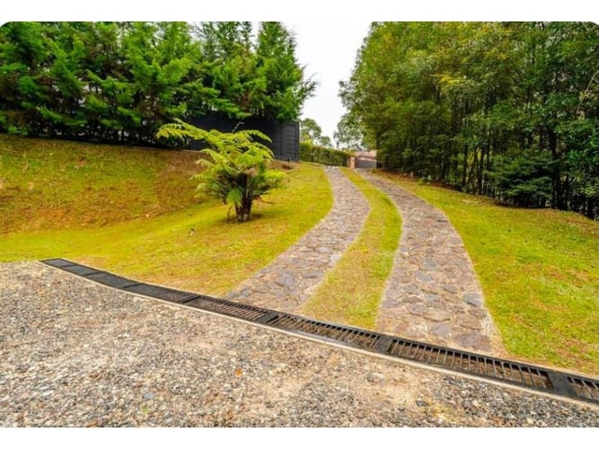 Casa de 3 alcobas en venta en Llano Grande, Rionegro, 395 m² · foto 2 de 9