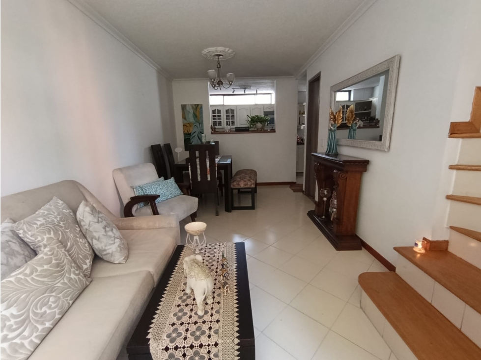 Apartamento en venta en La Almeria, Medellín · foto 2 de 9