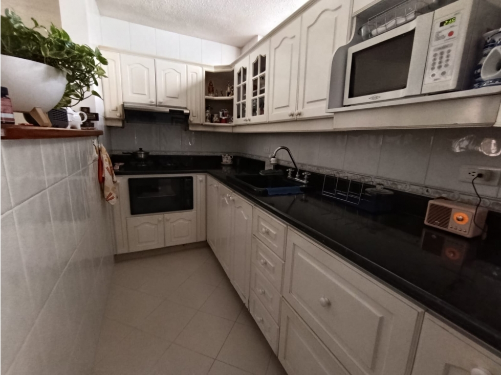 Apartamento en venta en La Almeria, Medellín · foto 3 de 9