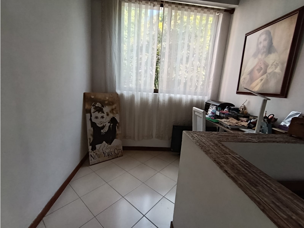 Apartamento en venta en La Almeria, Medellín · foto 4 de 9