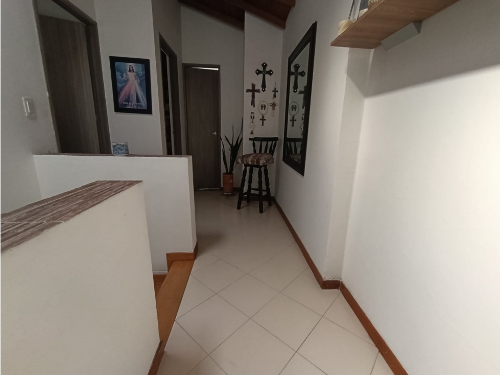 Apartamento en venta en La Almeria, Medellín · foto 5 de 9