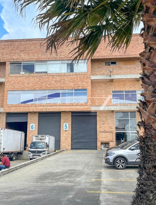 Bodega en venta en Parque Industrial Santo Domingo, Madrid, 1288 m² · foto 3 de 8