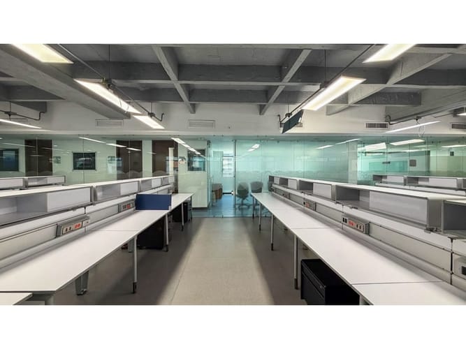 Oficina en venta en El Poblado, Medellín, 509 m² · foto 2 de 24
