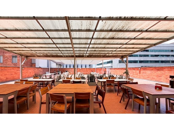 Oficina en venta en El Poblado, Medellín, 509 m² · foto 3 de 24