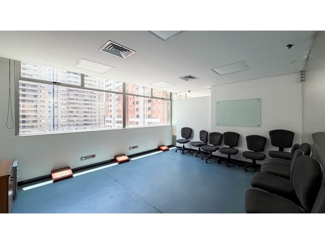Oficina en venta en El Poblado, Medellín, 509 m² · foto 14 de 24