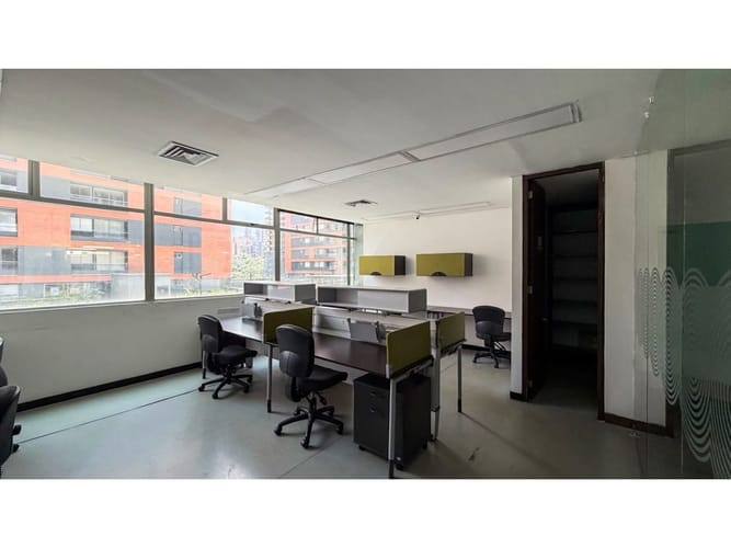 Oficina en venta en El Poblado, Medellín, 509 m² · foto 18 de 24