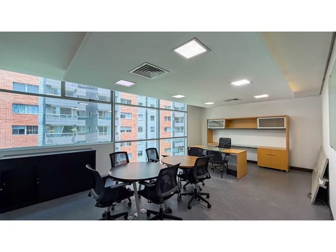 Oficina en venta en El Poblado, Medellín, 509 m² · foto 21 de 24