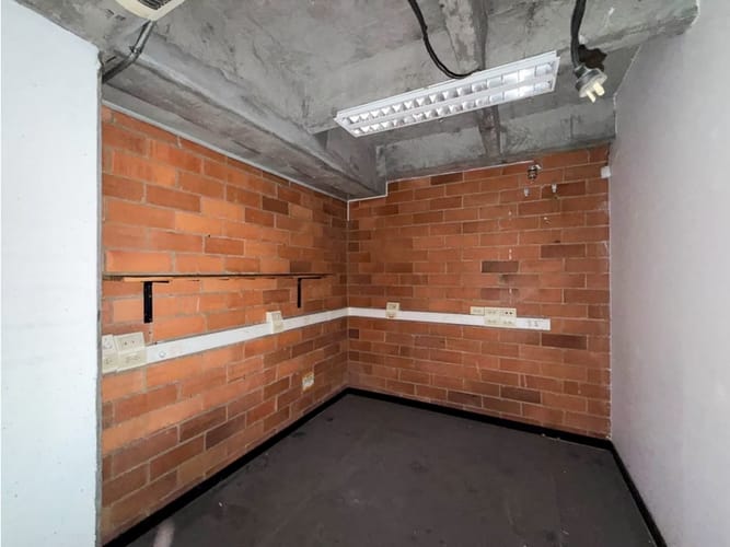 Oficina en arriendo en El Poblado, Medellín, 509 m² · foto 4 de 24