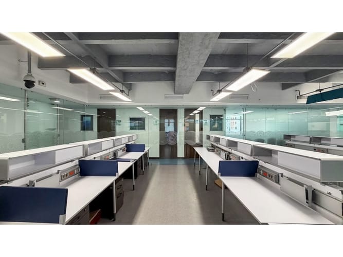 Oficina en arriendo en El Poblado, Medellín, 509 m² · foto 23 de 24