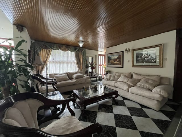 Casa de 5 alcobas en venta en Balcones Del Salitre, Bogotá, 350 m² · foto 2 de 24