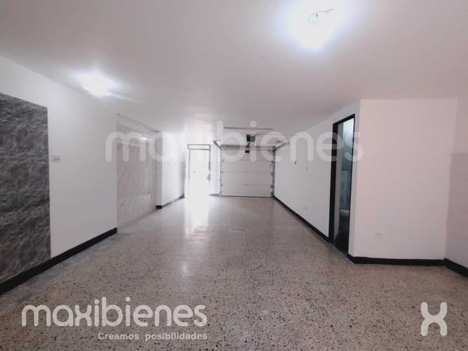 Casa de 7 alcobas en venta en Calasanz, Medellín, 220 m² · foto 2 de 18