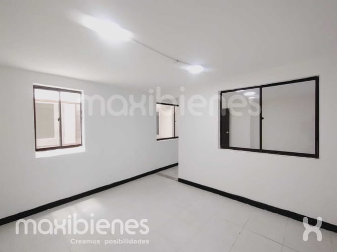 Casa de 7 alcobas en venta en Calasanz, Medellín, 220 m² · foto 3 de 18